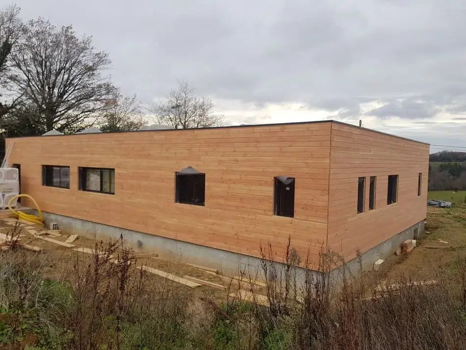 Maison moderne à oit plat en bois Albi